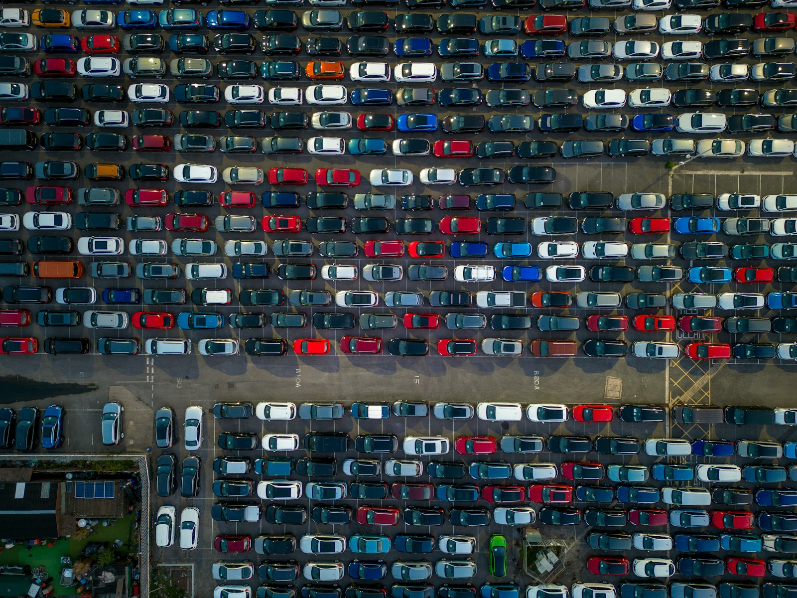 A parking lot filled with lots of parked cars